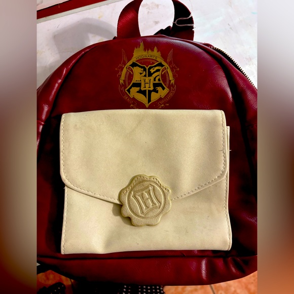 Harry Potter Hogwarts Crest backpack - Picture 1 of 3